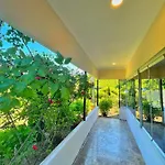 Lustra Garden מלון דירות *