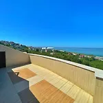 Lustra Garden מלון דירות