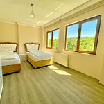 Lustra Garden טראבזון