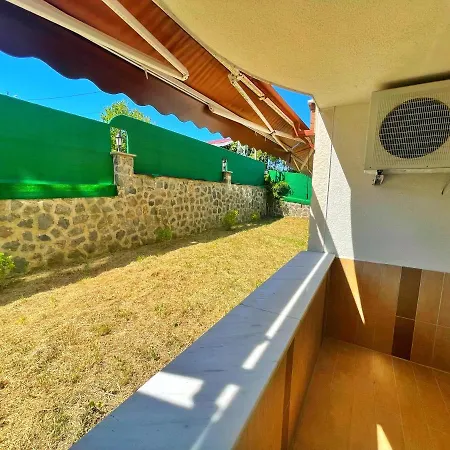 Ξενοδοχείο με διαμερίσματα Lustra Garden 4*