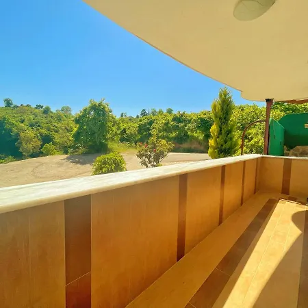 Lustra Garden Τραμπζόν