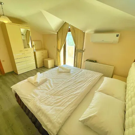 Lustra Garden Aparthotel