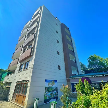 Lustra Garden Aparthotel