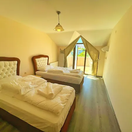 Lustra Garden 4*