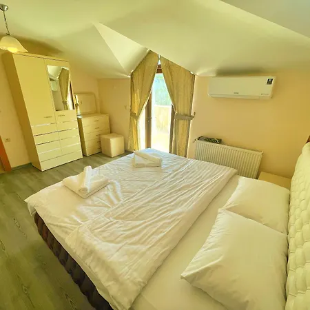 Lustra Garden Aparthotel *