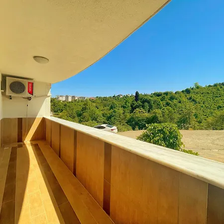 Ξενοδοχείο με διαμερίσματα Lustra Garden