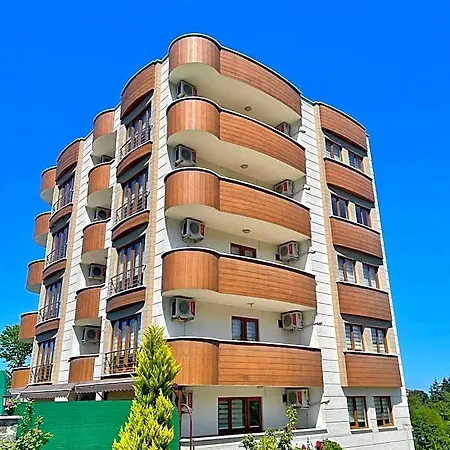 Lustra Garden Aparthotel