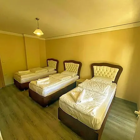 Lustra Garden Aparthotel