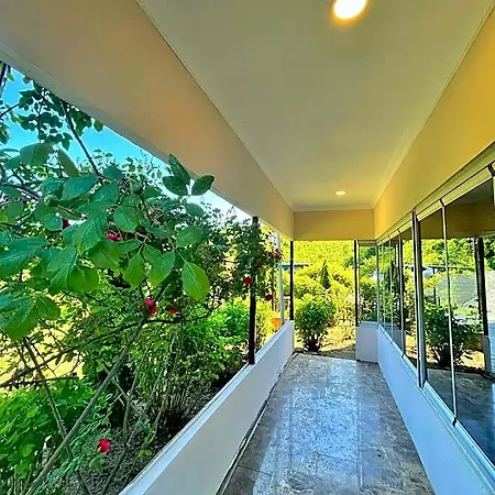 Lustra Garden Aparthotel 4*