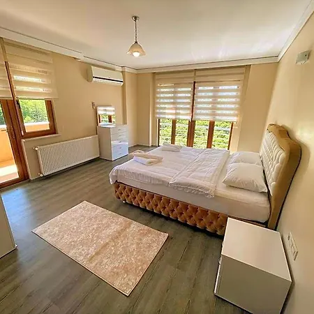 Lustra Garden Aparthotel 4*