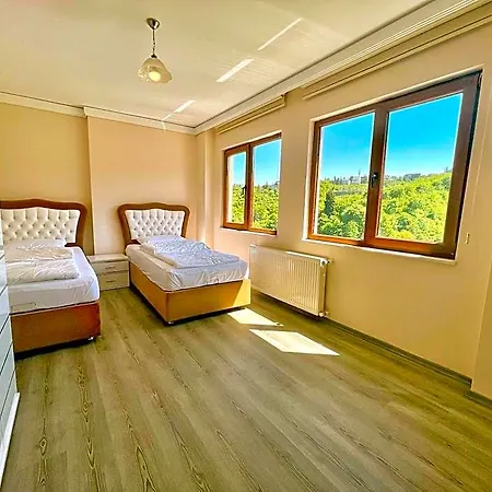 Lustra Garden Aparthotel