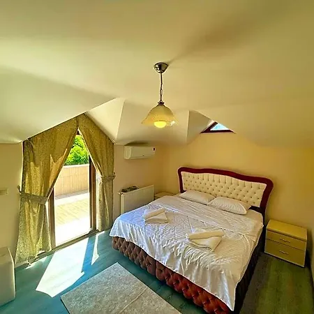 Aparthotel Lustra Garden
