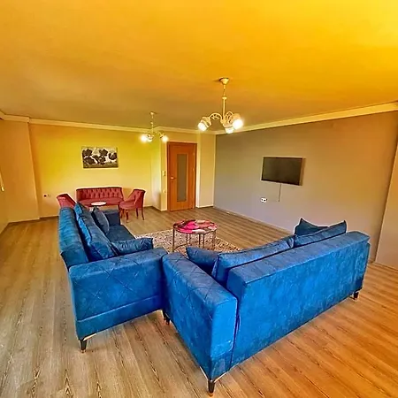 Aparthotel Lustra Garden 4*