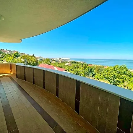 Lustra Garden