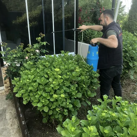 Ξενοδοχείο με διαμερίσματα Lustra Garden 4*