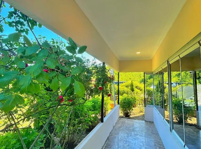 Lustra Garden Aparthotel *