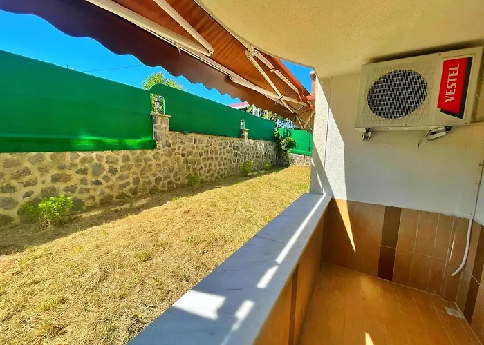 شقة فندقية Lustra Garden *