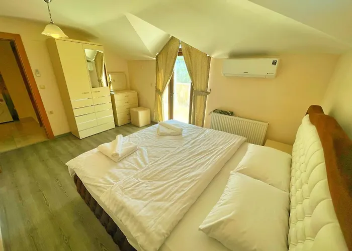 Lustra Garden Aparthotel