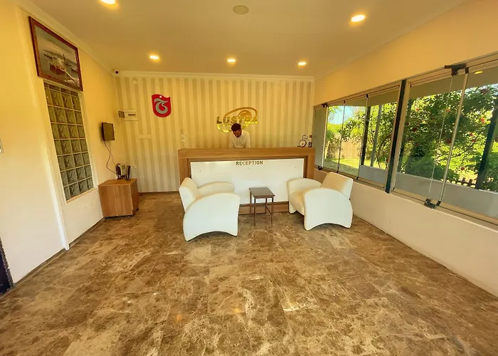 Lustra Garden Aparthotel