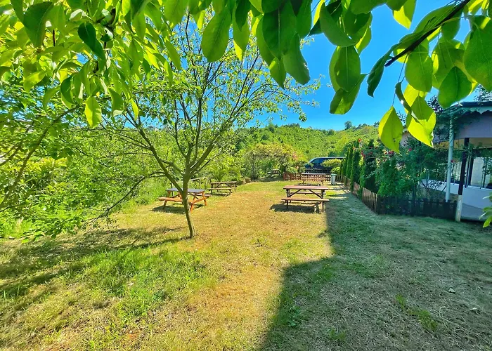 Lustra Garden Aparthotel *